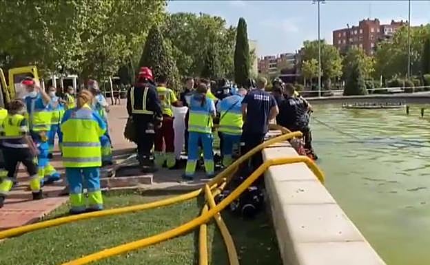 Un chico de 16 años muere succionado por la tubería de una fuente